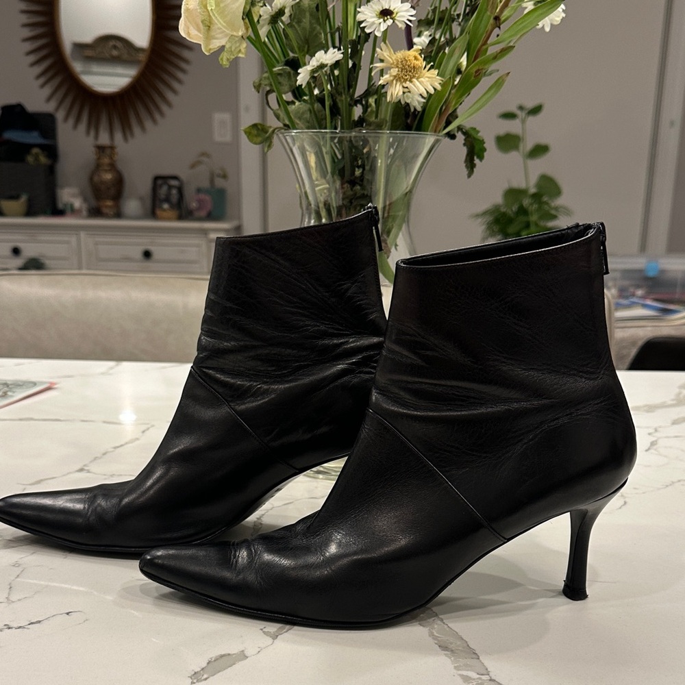 Ann Taylor Black Leather Pointed Toe Ankle Boots with Kitten Heel